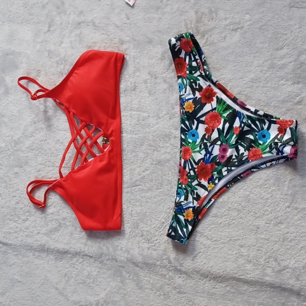 Unbranded Women's Color Red Floral Print Strappy Bikini Set Size Medium.